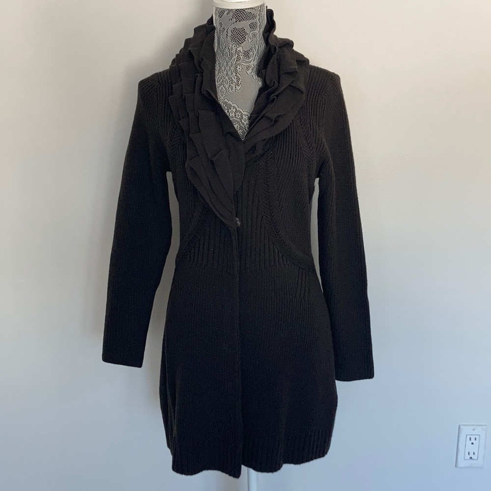 Ellie Tahari elegant sweater